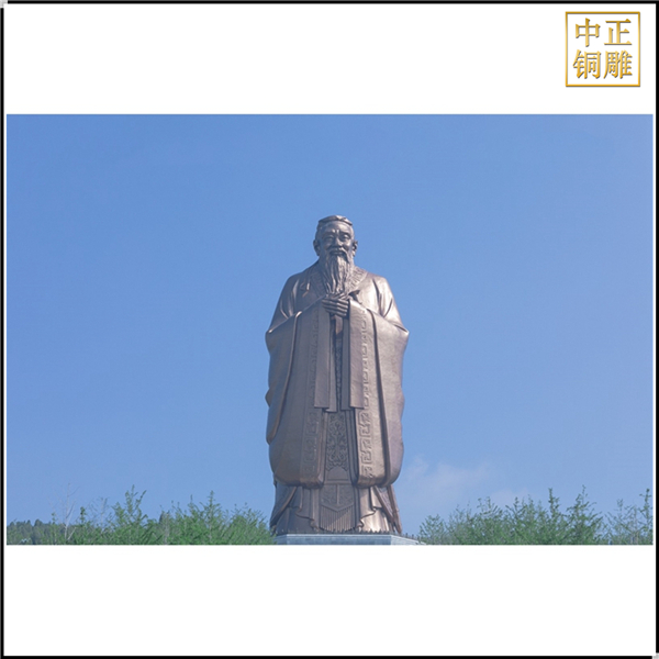 廣場中心孔子雕塑