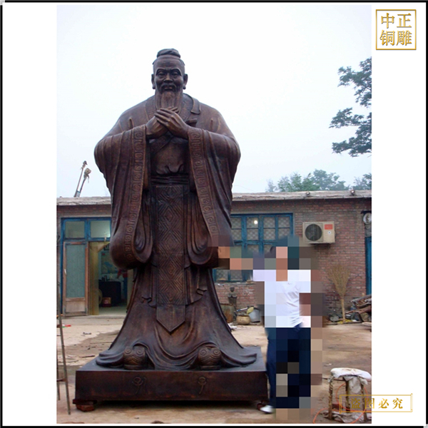 圖書館門前孔子雕像